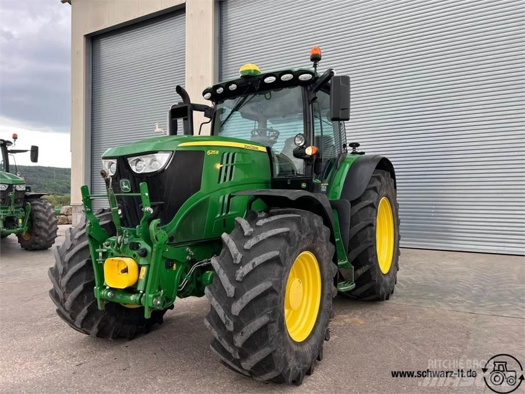 John Deere 6215R Tractoren