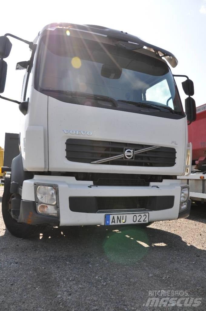 Volvo FL240 4x2 Chassis met cabine