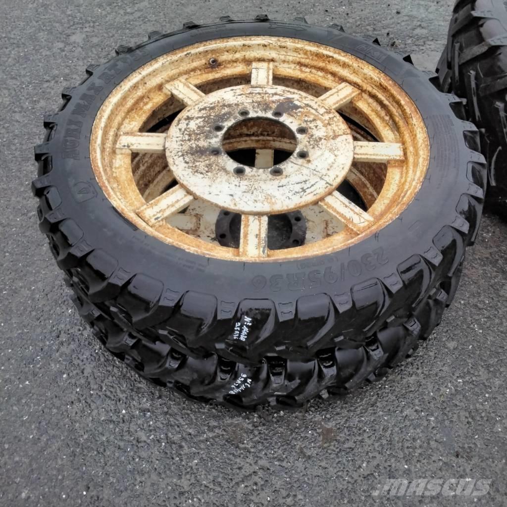 BKT 9.5R36 Banden, wielen en velgen