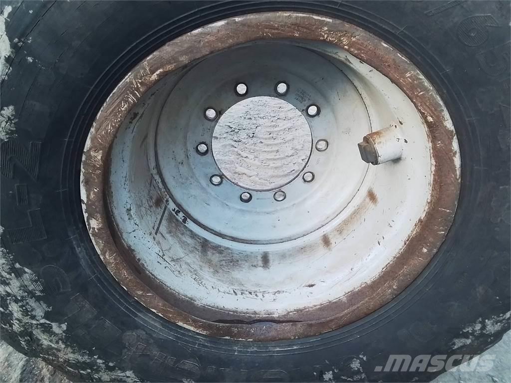 Valmet 890 20x26,5 Banden, wielen en velgen