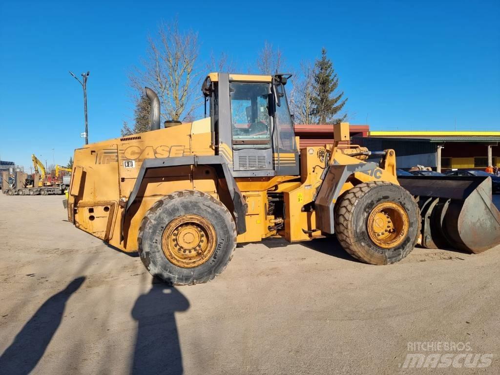 CASE 821 C Wielladers