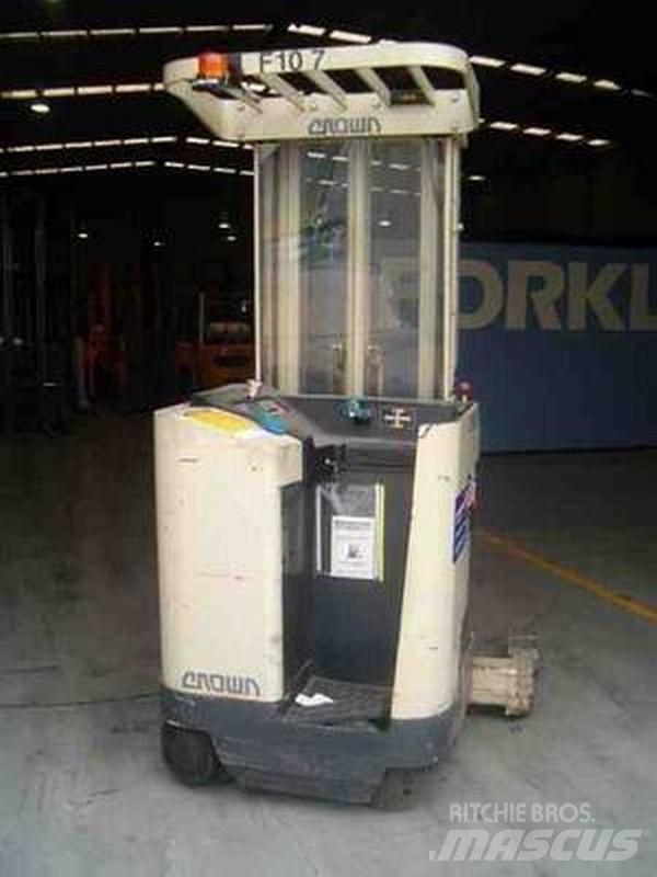 Crown 35RRTT210 Reachtruck voor hoog niveau