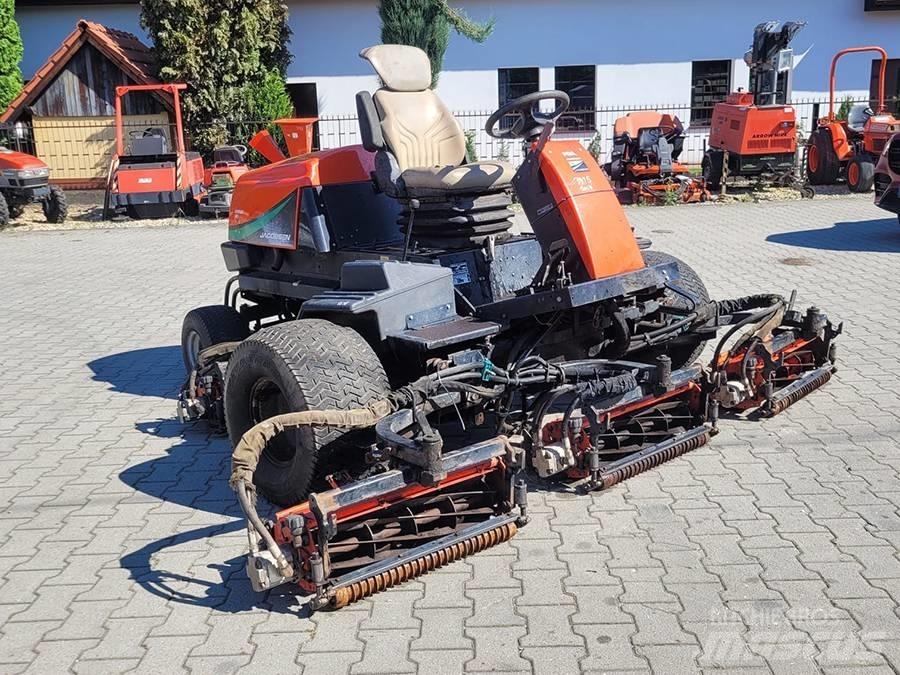 Jacobsen 305 Gemonteerde en gesleepte maaiers