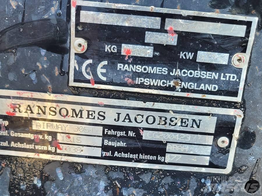 Jacobsen 305 Gemonteerde en gesleepte maaiers