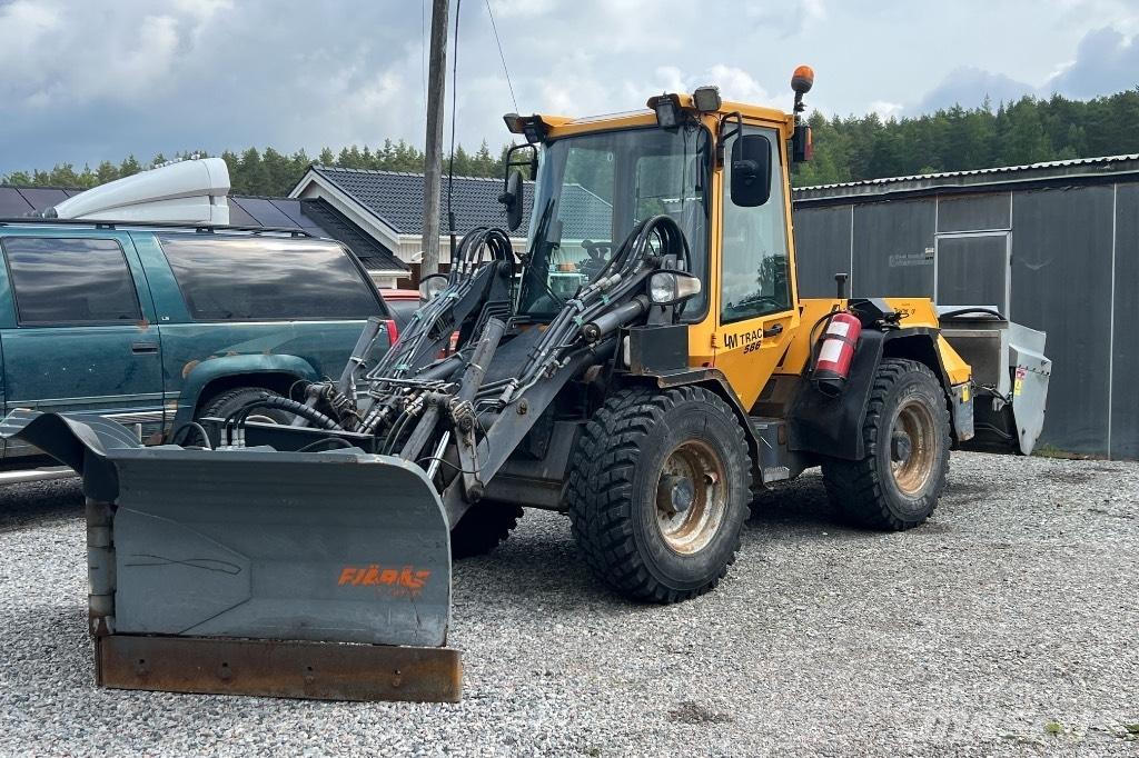 LM Trac 586 Tool-carriers