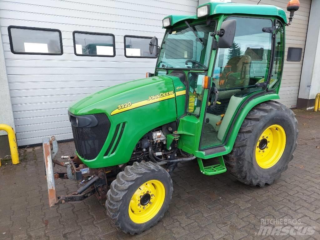 John Deere 3320 Compacttrekkers