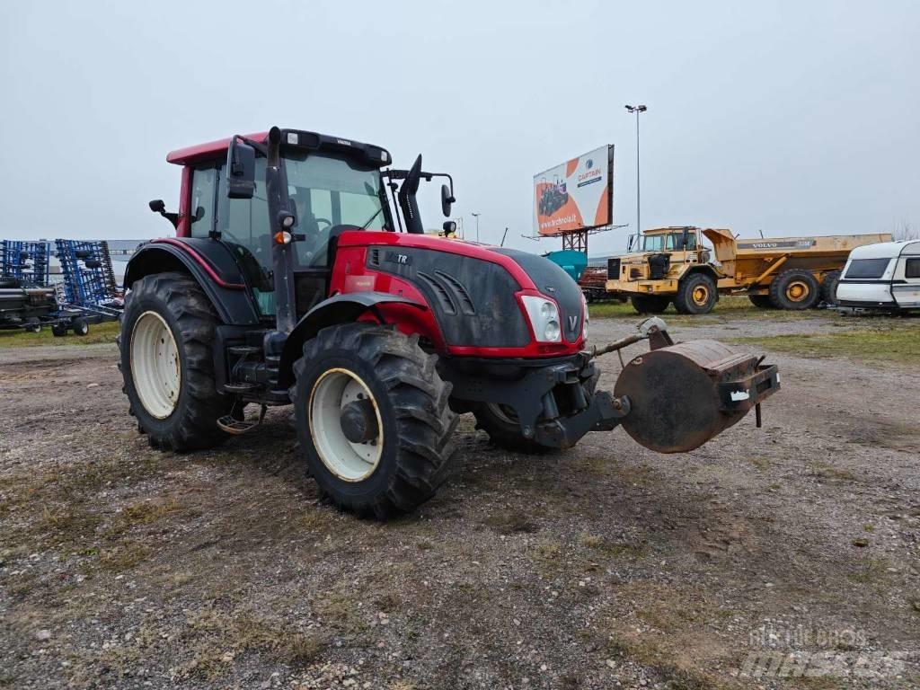 Valtra T 193 Tractoren