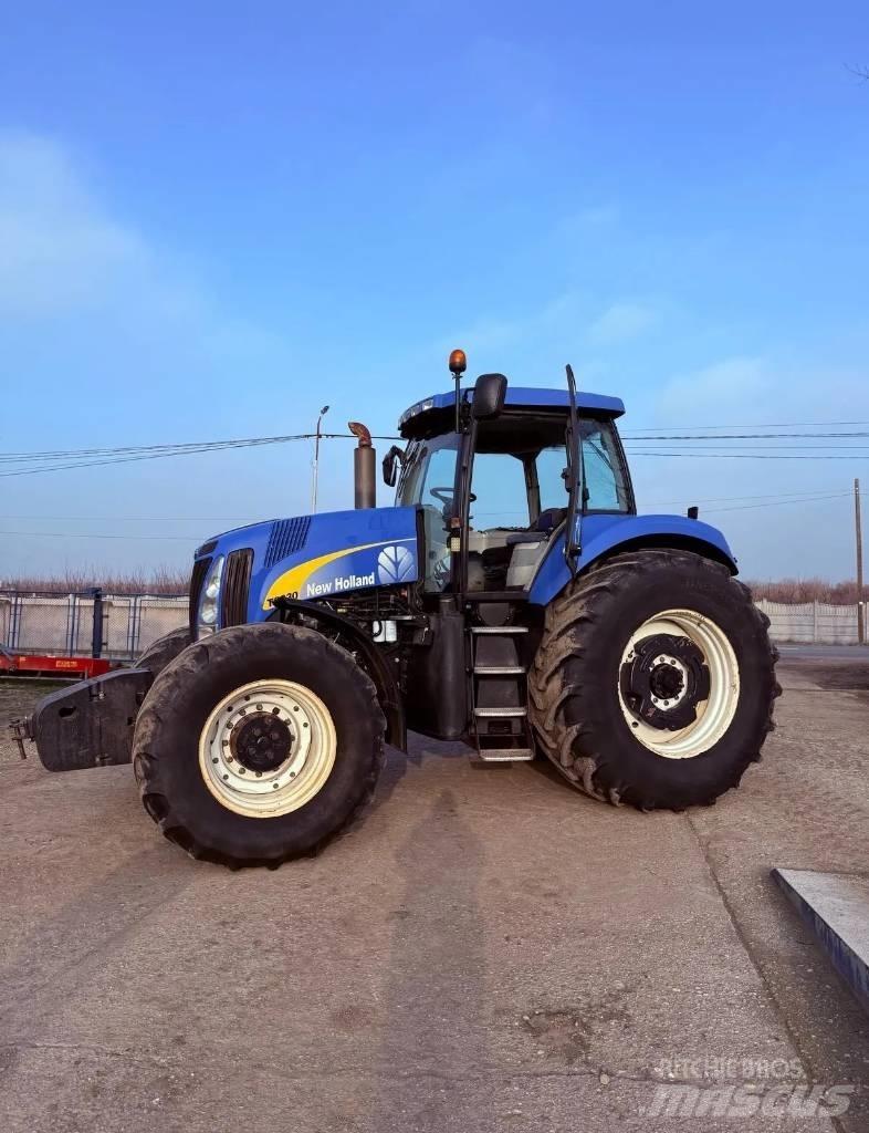 New Holland T 8030 Tractoren