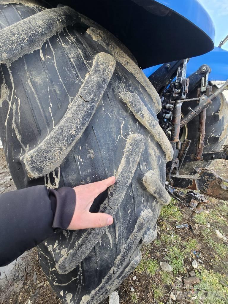 New Holland T 8030 Tractoren