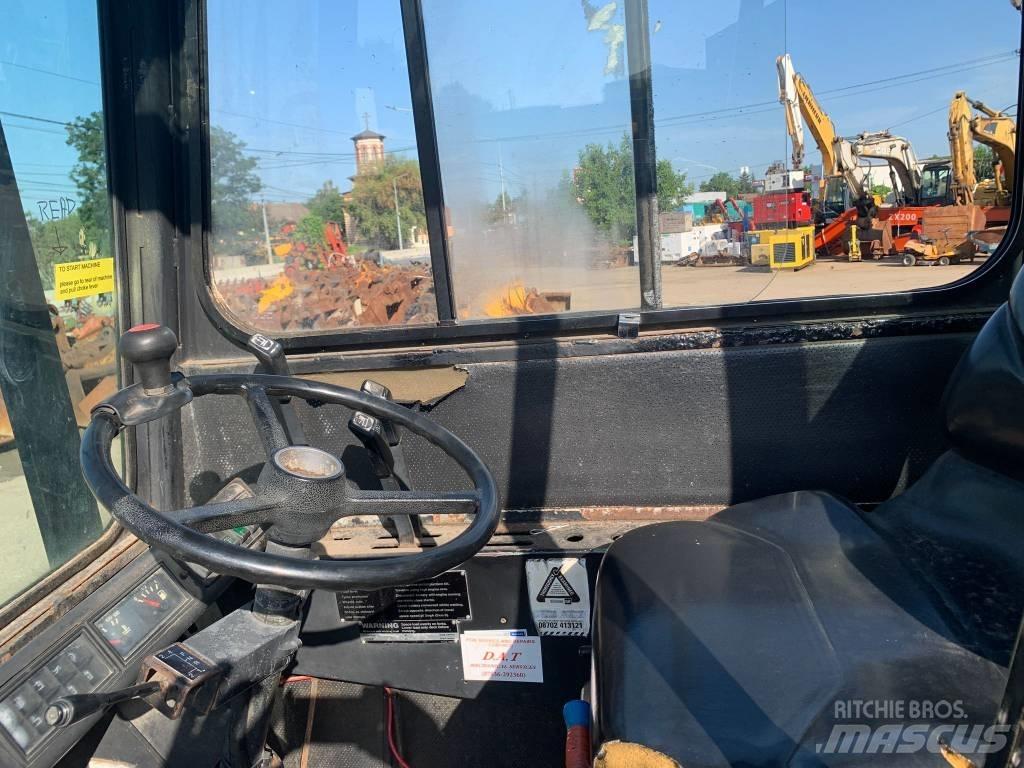 Boss LB546 Zijlader