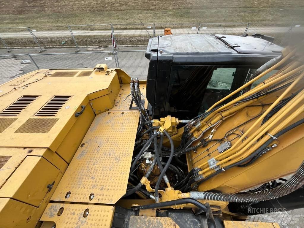 CAT 330 Rupsgraafmachines