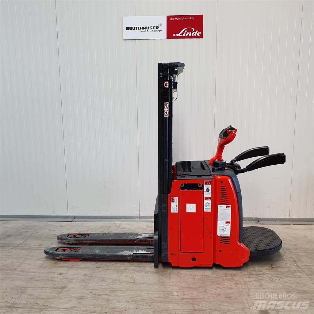 Linde D12AP Stapelaar meeloop
