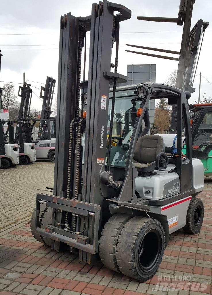 Nissan UGD02A30PQ LPG heftrucks