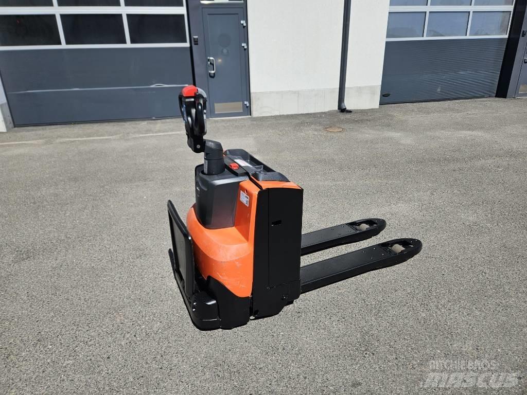 Toyota LWE 200 Meerij pallettruck met platform