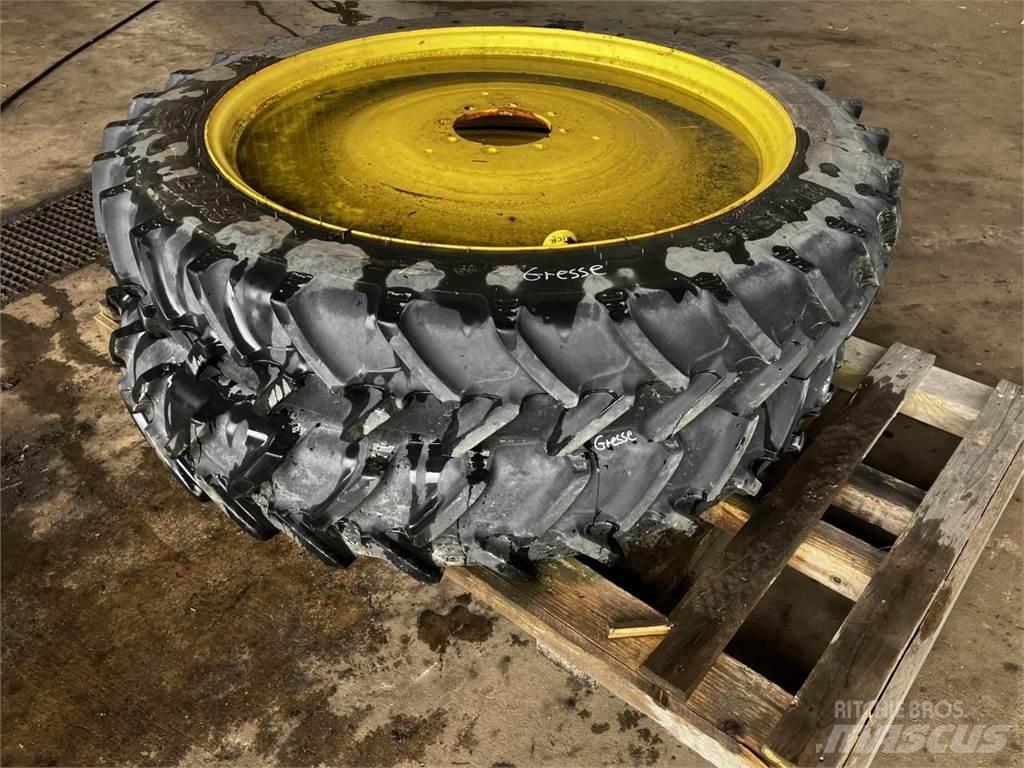 BKT 270/95R48 Banden, wielen en velgen