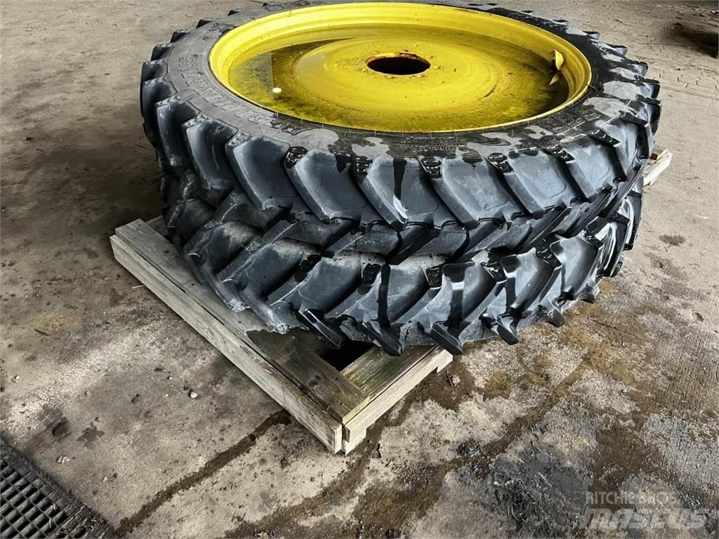 BKT 270/95R48 Banden, wielen en velgen