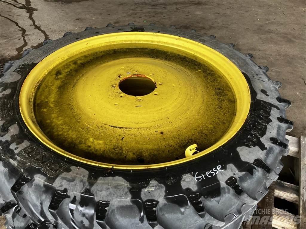 BKT 270/95R48 Banden, wielen en velgen