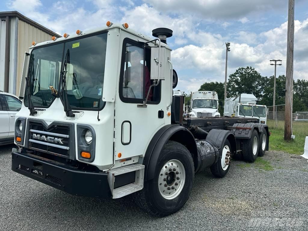 Mack MRU613 Vuilniswagens