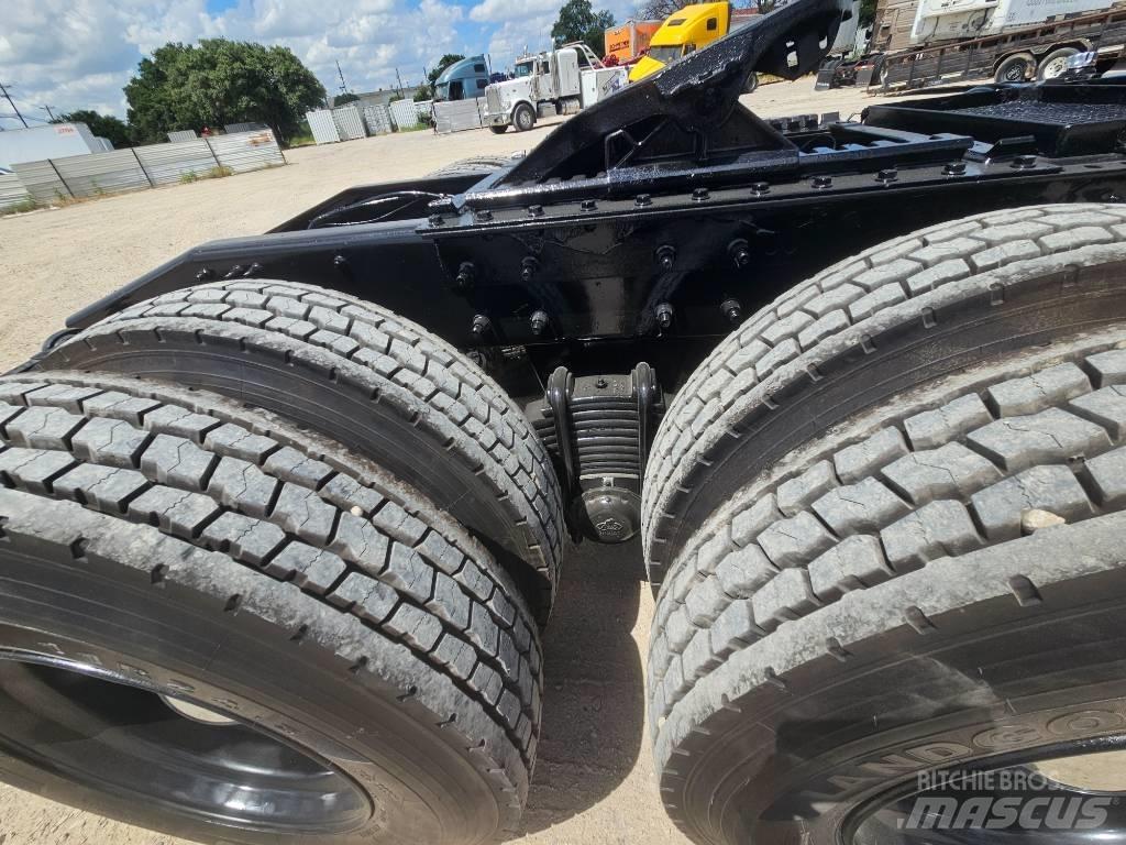 Mack CHU 613 Trekkers