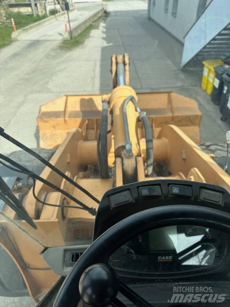 CASE 821 E Wielladers