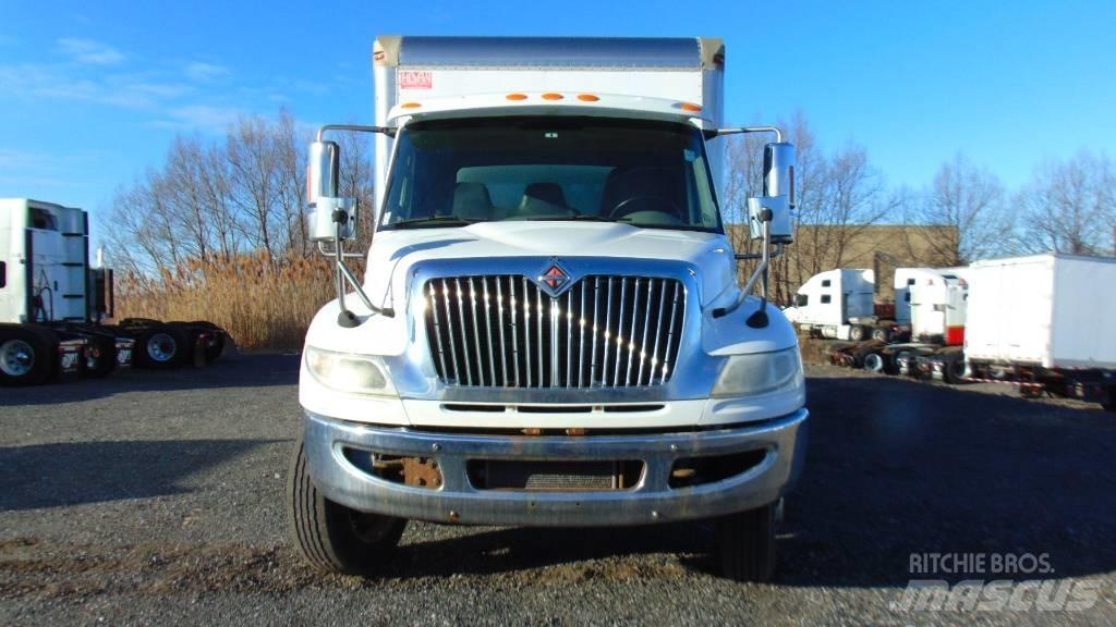 International 4300 Bakwagens met gesloten opbouw