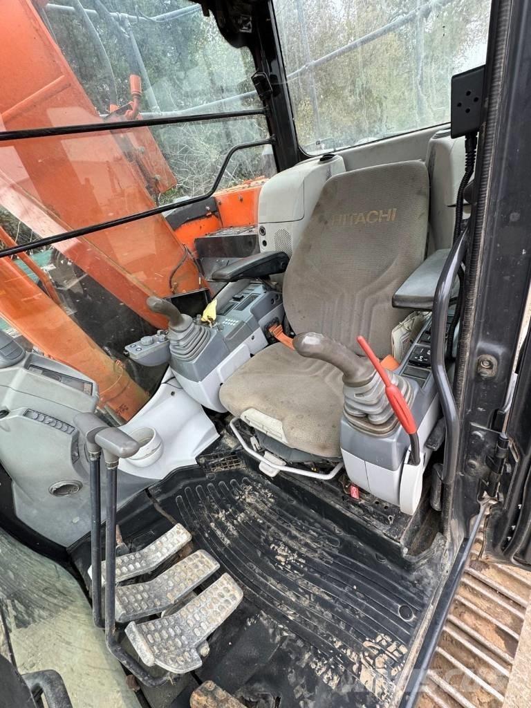 Hitachi ZX 135 US-5B Rupsgraafmachines