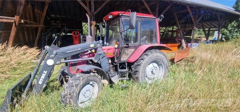 Belarus MTS 820 + FL Tractoren