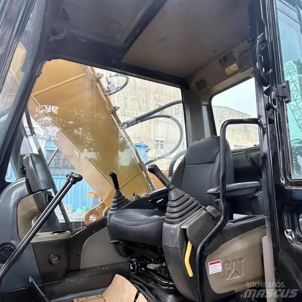 CAT 320 D2 Rupsgraafmachines