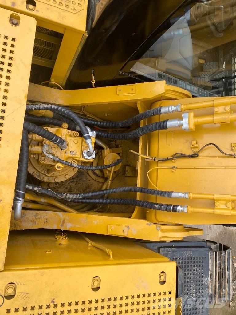 CAT 330 D Rupsgraafmachines