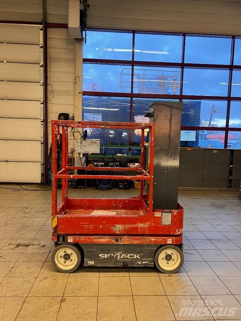 SkyJack SJ 16 Personenliften en invalideliften