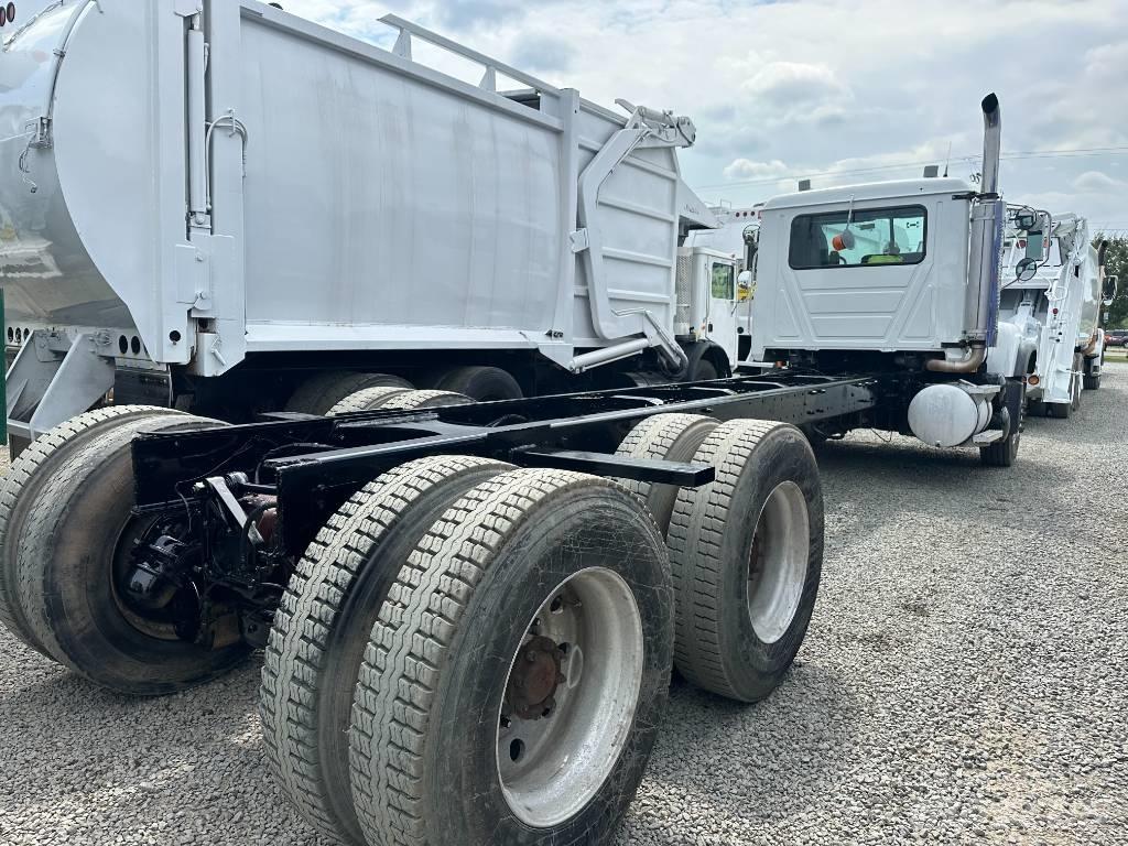 Mack CV 713 Chassis met cabine