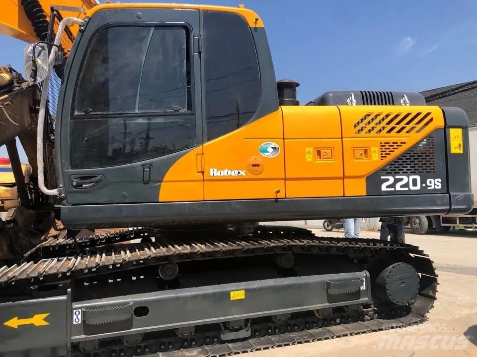 Hyundai R220-9s Rupsgraafmachines