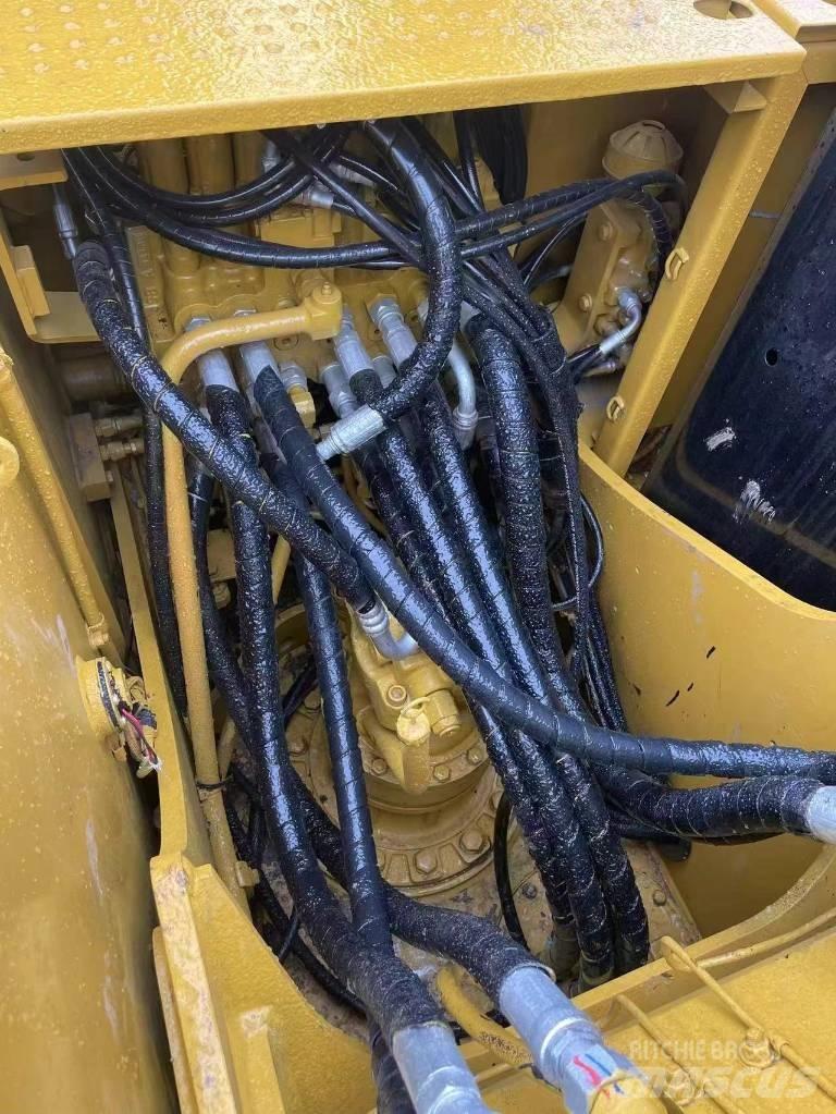 CAT 320 D2 Rupsgraafmachines