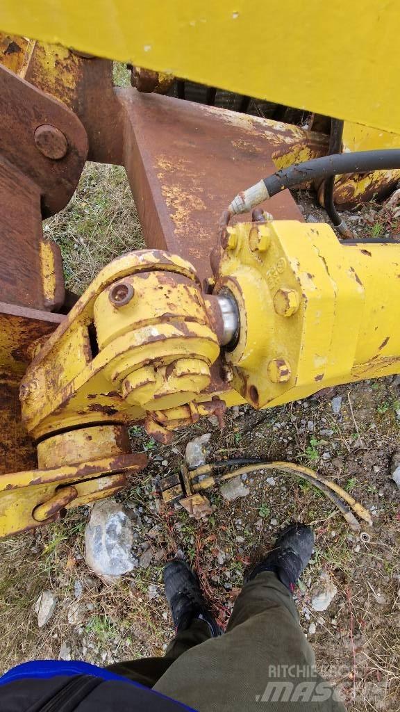 Komatsu D85 Chassis en ophanging
