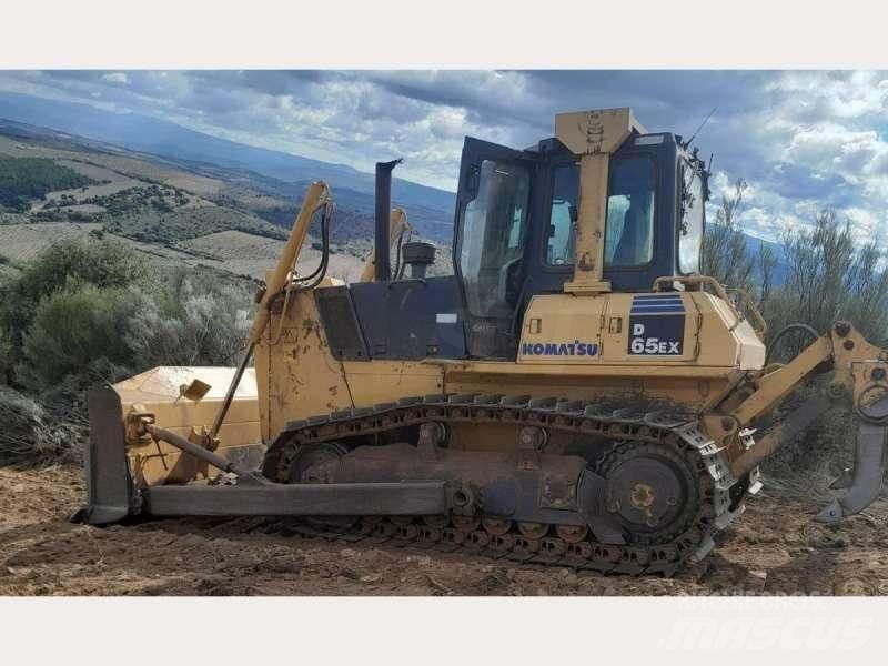 Komatsu D65EX-15 Rupsdozers
