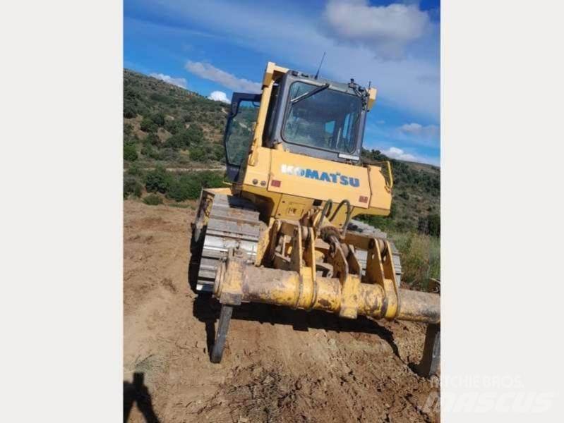 Komatsu D65EX-15 Rupsdozers