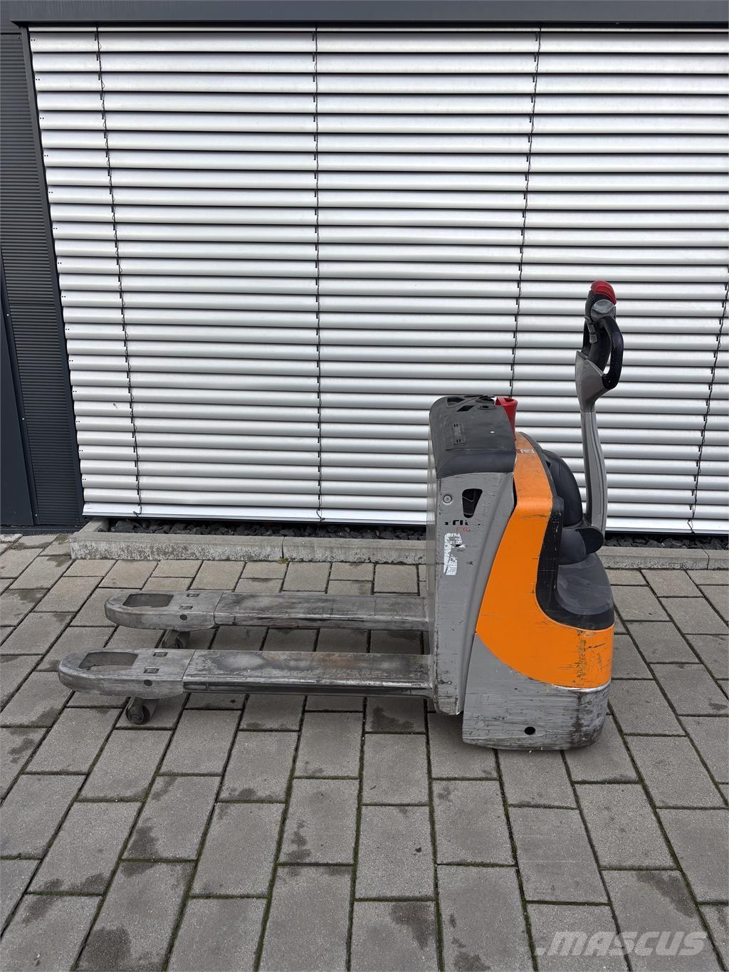 Still EXU16 Stapelaar meeloop