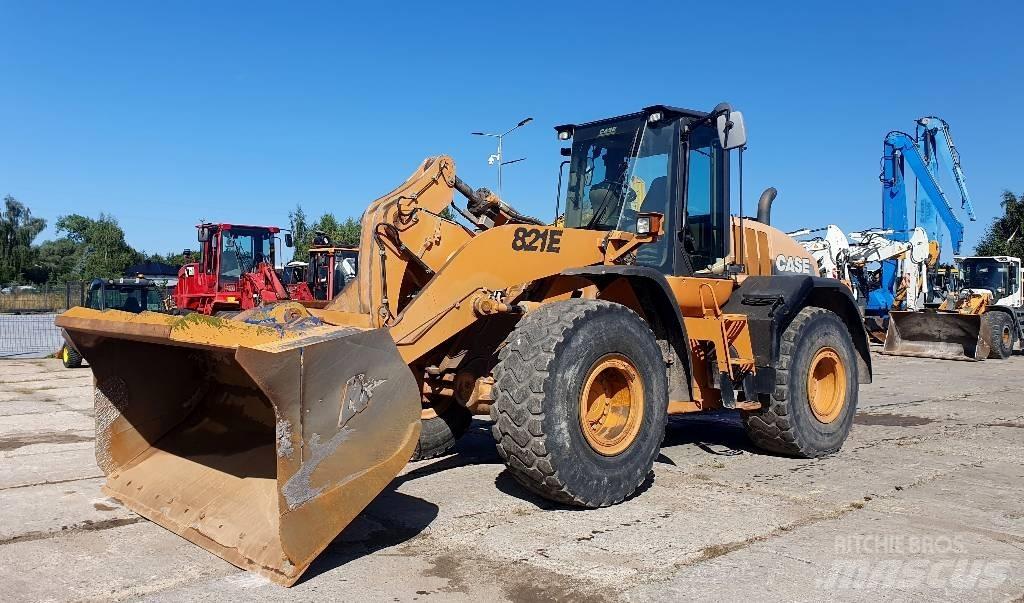 CASE 821 E Wielladers