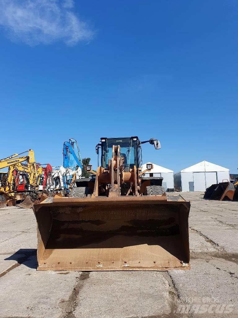 CASE 821 E Wielladers