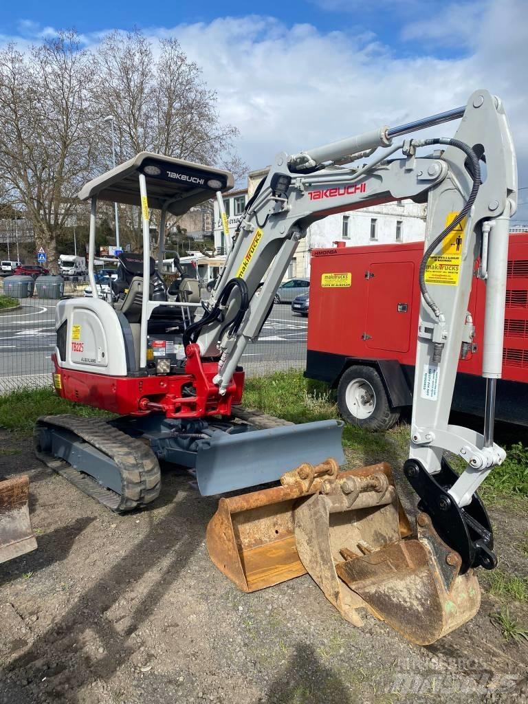 Takeuchi TB225 Minigraafmachines < 7t
