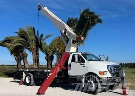 Ford F 750 Vlakke laadvloer met kraan