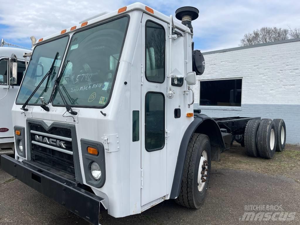 Mack LEU613 Chassis met cabine