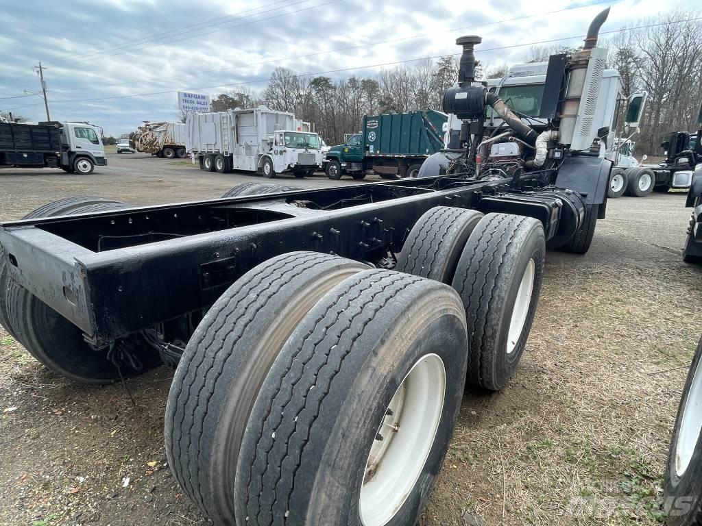Mack LEU613 Chassis met cabine