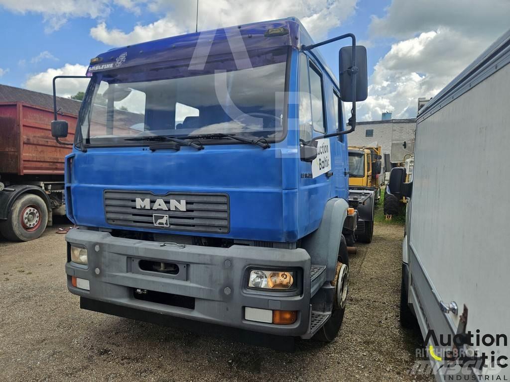 MAN 18.225 Chassis met cabine