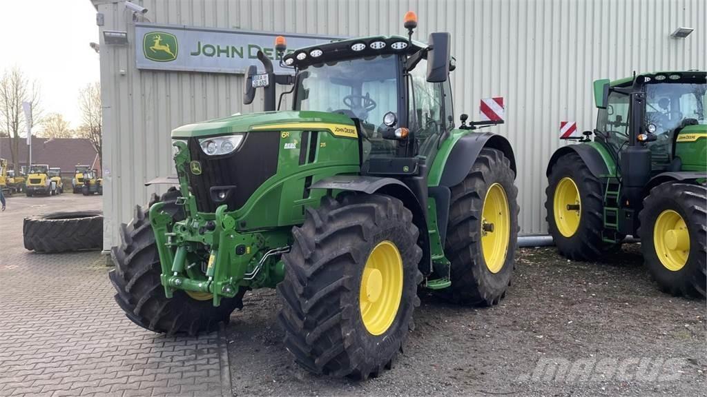 John Deere 6R215 Tractoren