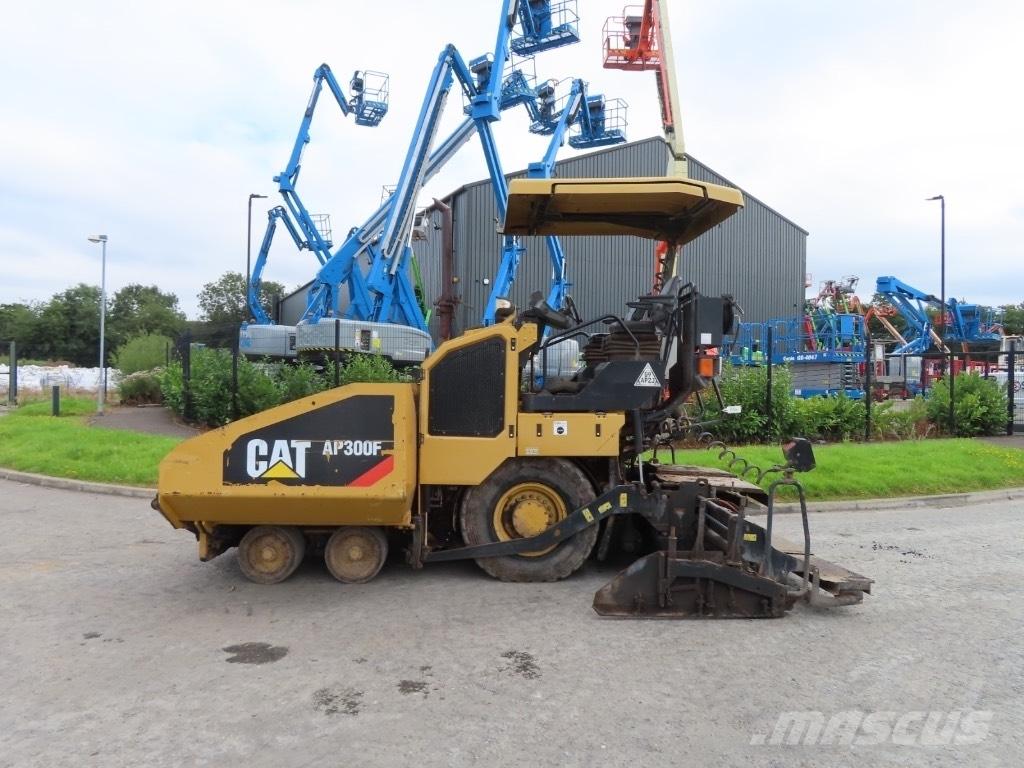 CAT AP 300 Asfaltafwerkmachines