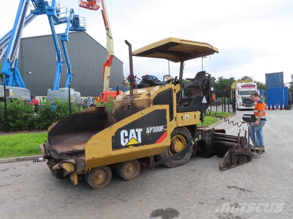 CAT AP 300 Asfaltafwerkmachines