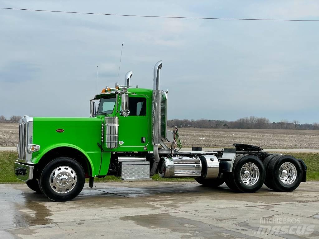 Peterbilt 389 Trekkers