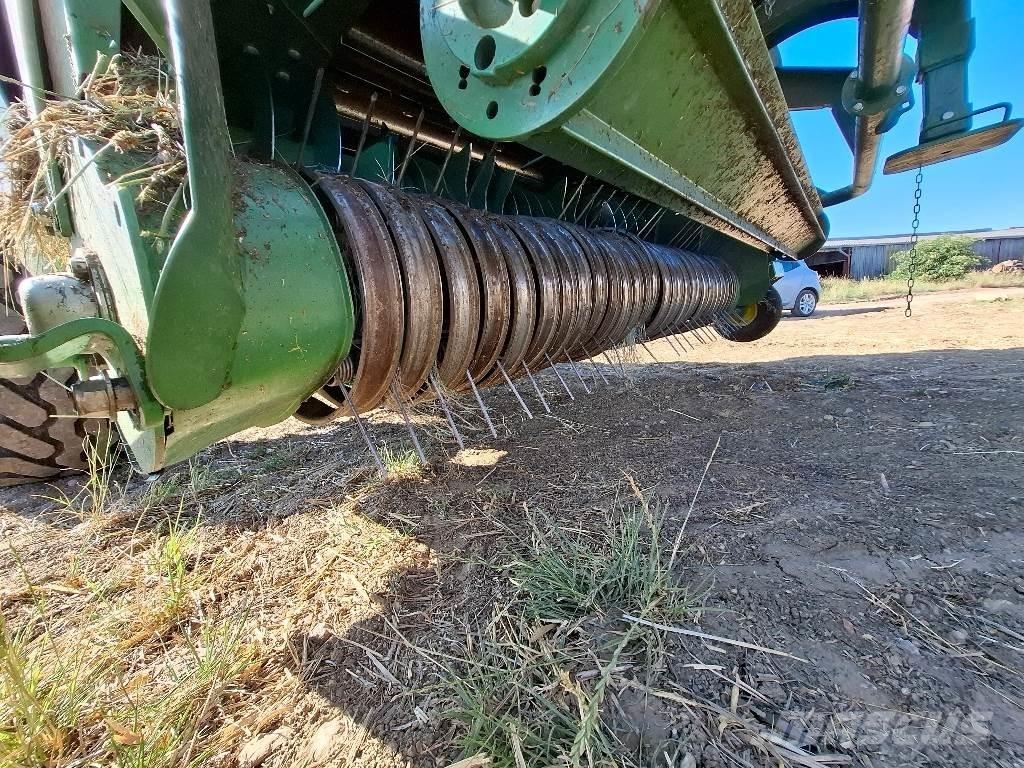 John Deere V461M Ronde-balenpersen