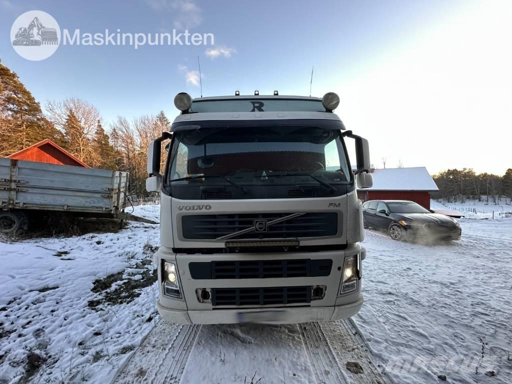 Volvo FM 480 Vlakke laadvloer met kraan